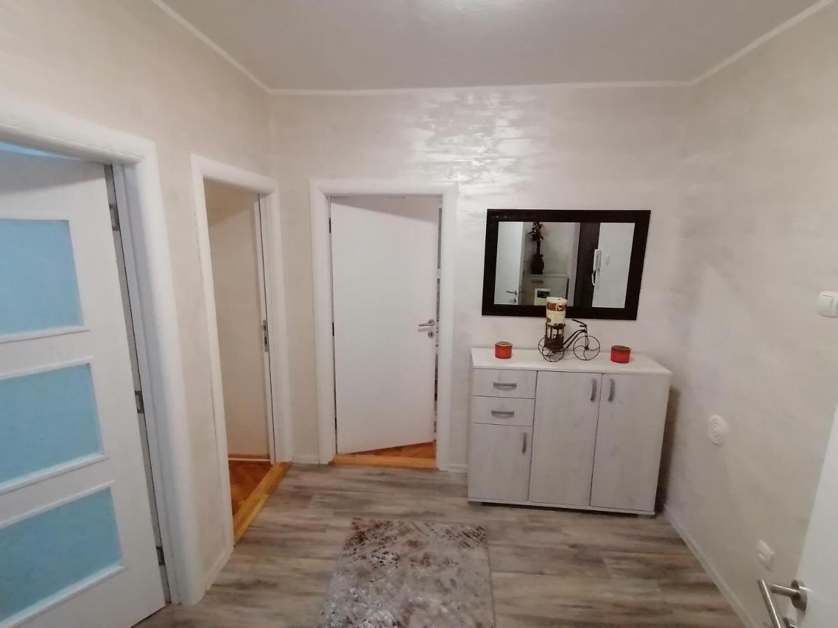 Vemiur Apartment Cacak Bagian luar foto
