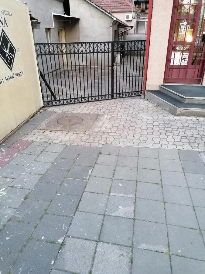 Vemiur Apartment Cacak Bagian luar foto