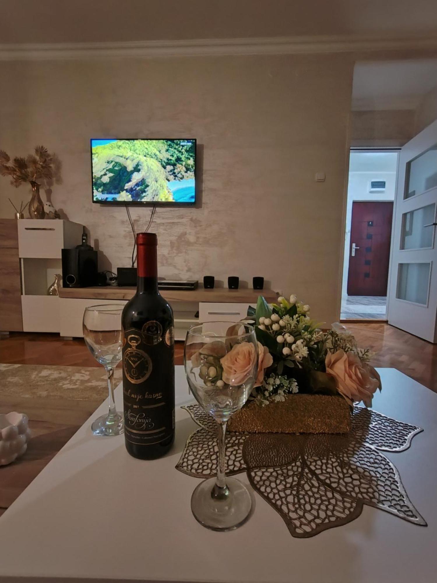 Vemiur Apartment Cacak Bagian luar foto