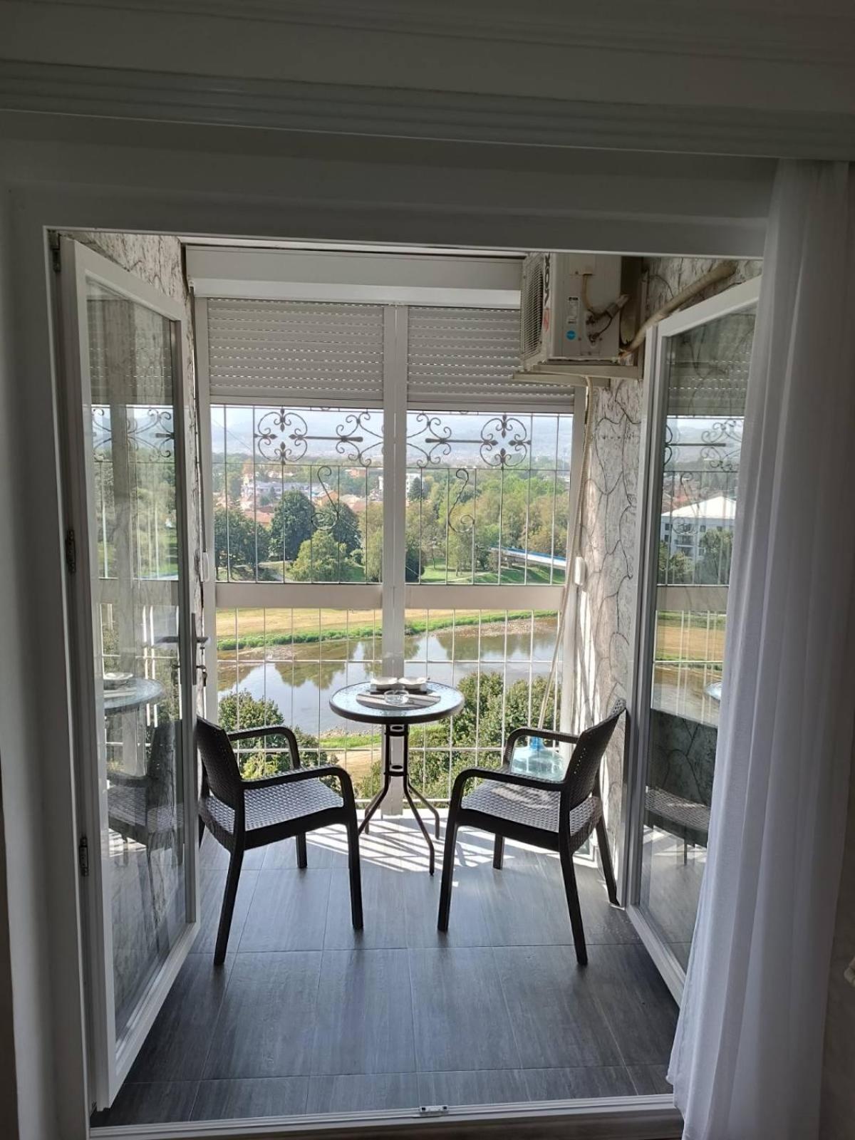 Vemiur Apartment Cacak Bagian luar foto