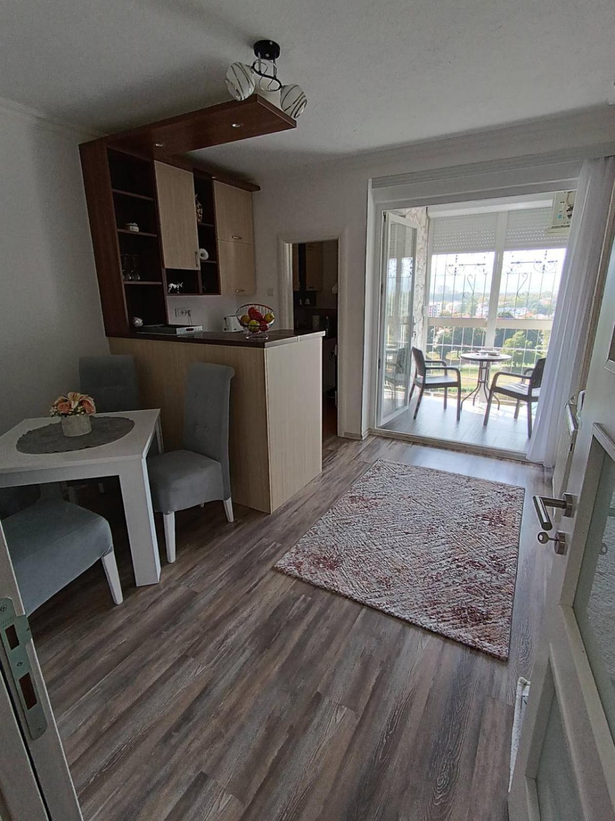 Vemiur Apartment Cacak Bagian luar foto